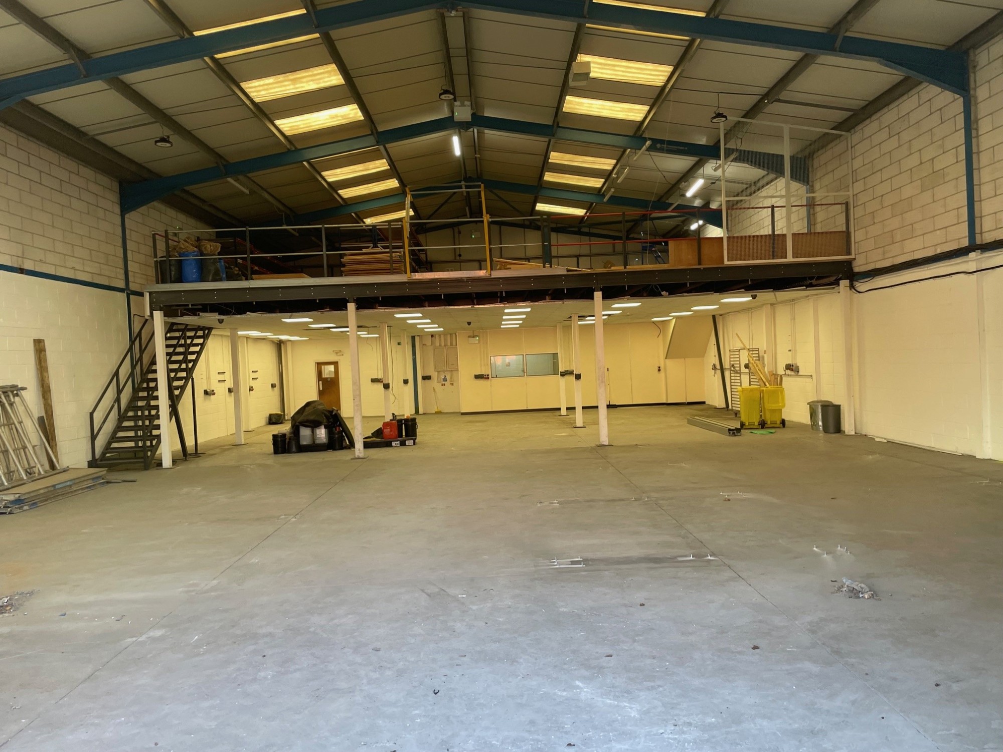 Unit 5 Fifth Avenue slider image 4