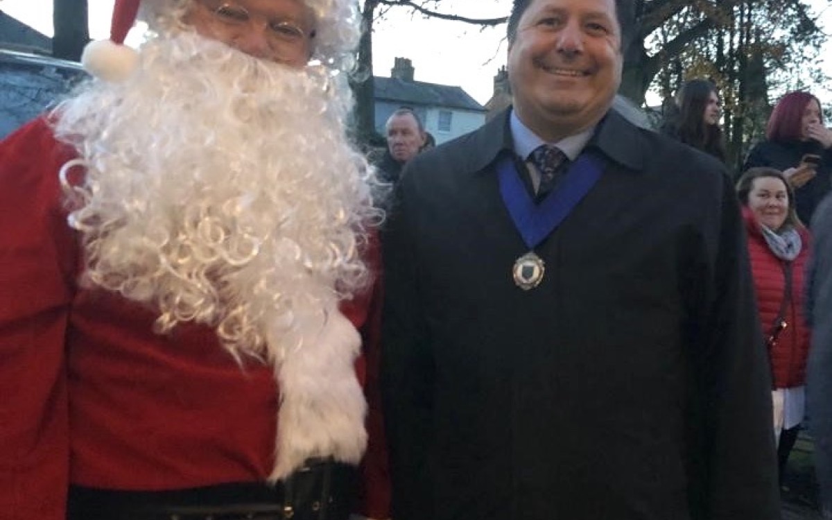 Santa & Halstead's deputy mayor