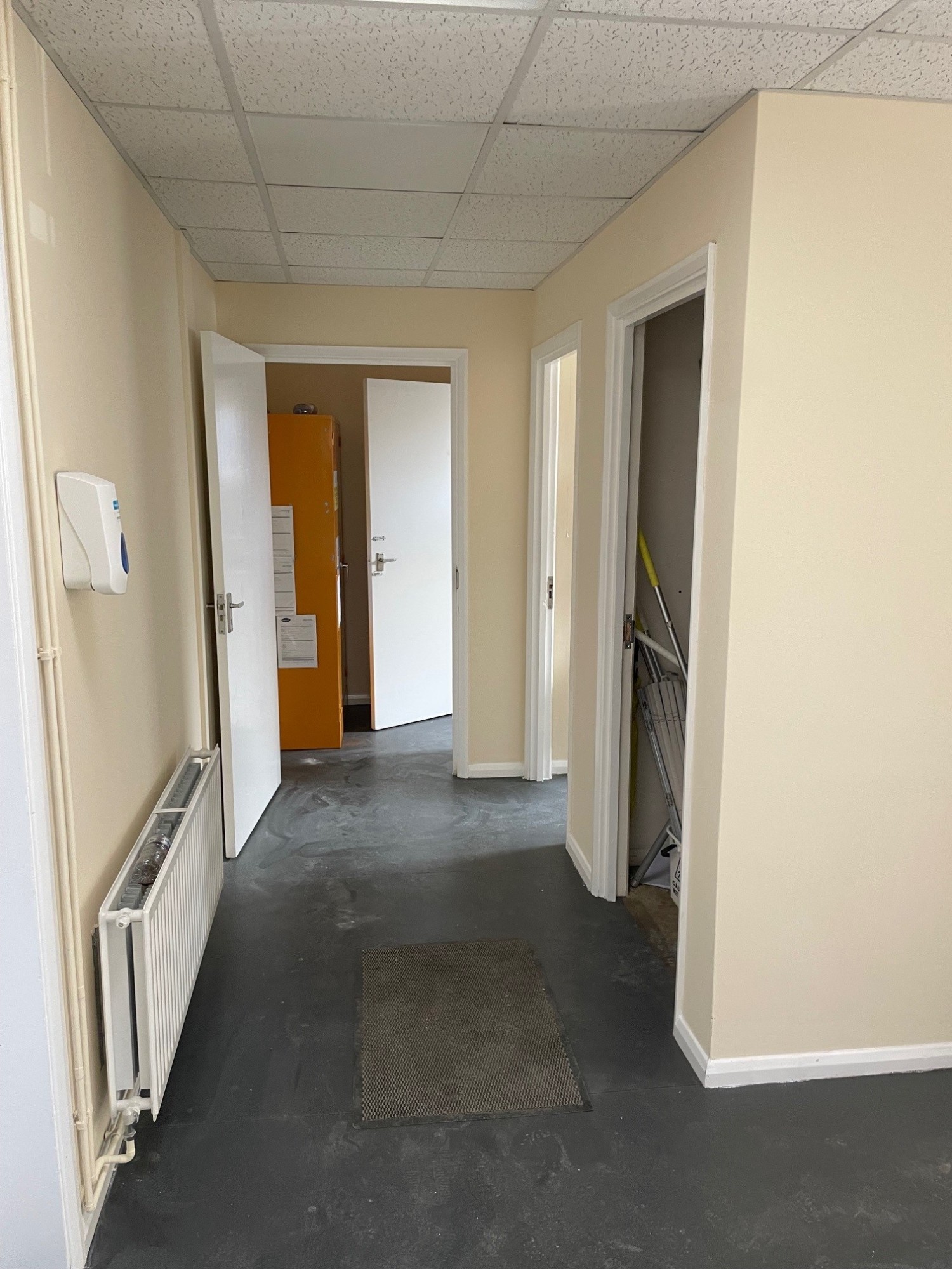 Unit 5 Fifth Avenue slider image 3