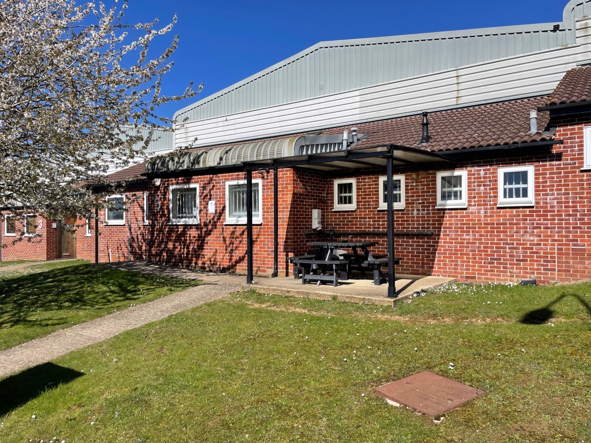 Unit 5 Fifth Avenue slider image 1