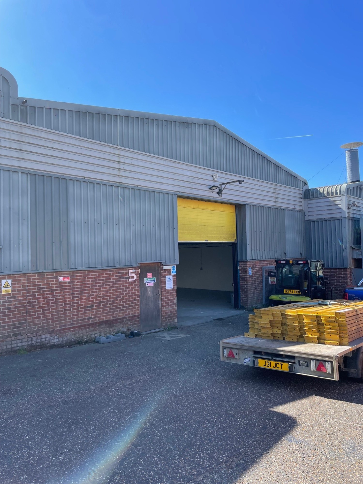 Unit 5 Fifth Avenue slider image 7